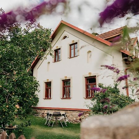 Restaurant A Penzion Na Cechach Hotell Korouhev Exteriör bild