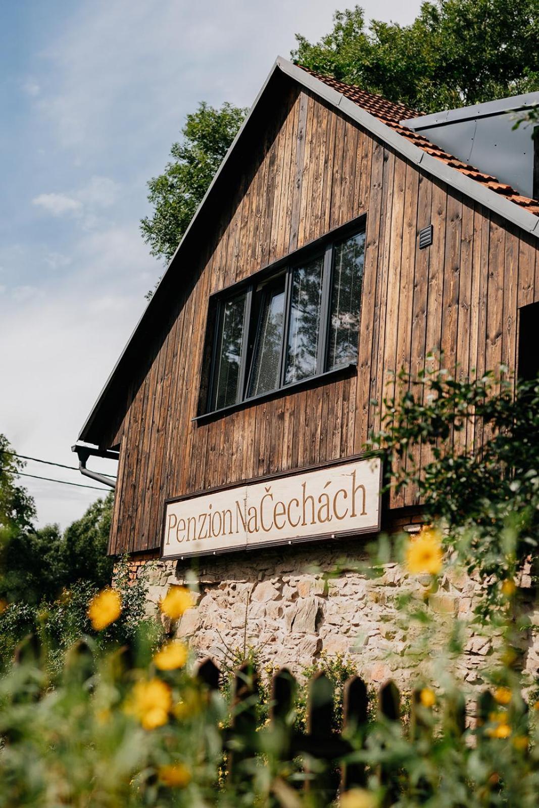 Restaurant A Penzion Na Cechach Hotell Korouhev Exteriör bild