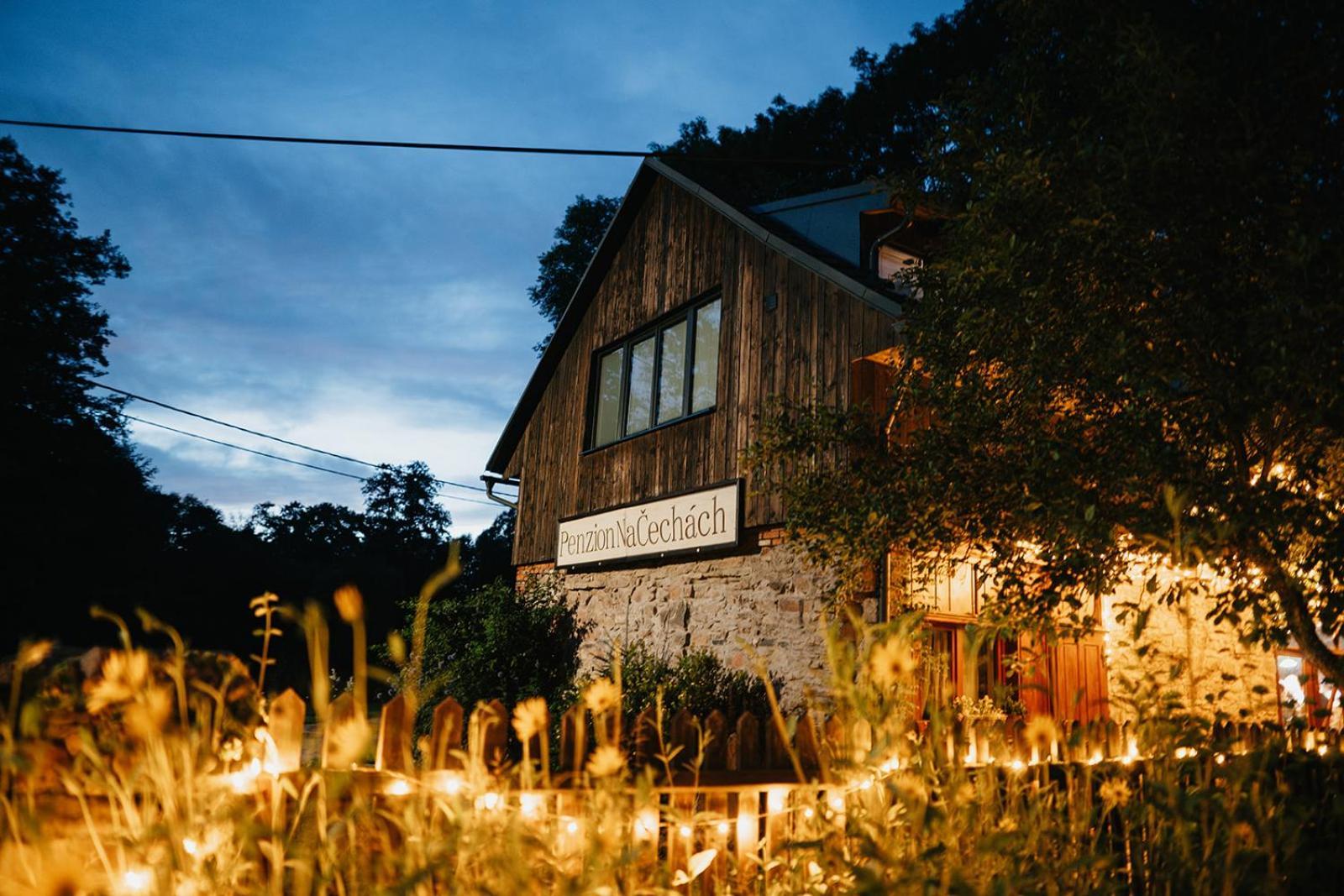 Restaurant A Penzion Na Cechach Hotell Korouhev Exteriör bild